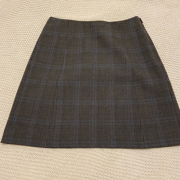 Babaton Modern Mini Skirt - Picture 4 of 6